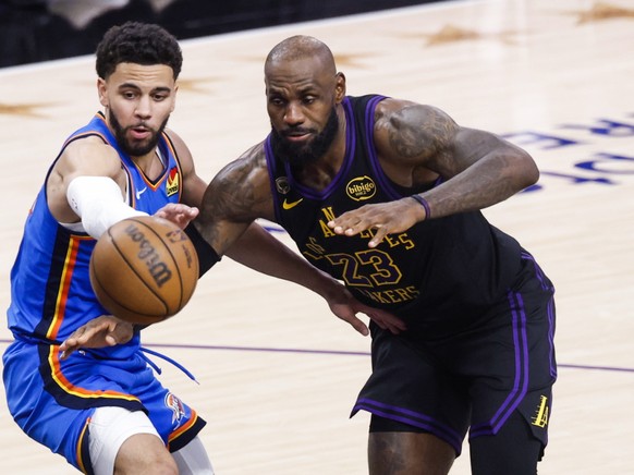 Quo vadis LeBron James (à dr., face à Ajay Mitchell)? La superstar , à 41 ans, sera agent libre cet été.