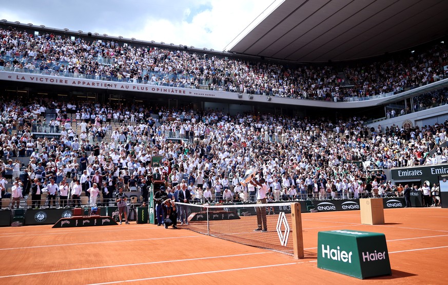 epa12151035 PSG player player Ousmane Dembele poses with the UEFA Champions League trophy on Court Philippe-Chatrier at the French Open Grand Slam tennis tournament at Roland Garros in Paris, France,  ...