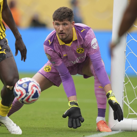 Gregor Kobel a réalisé une parade décisive face à Fluminense.