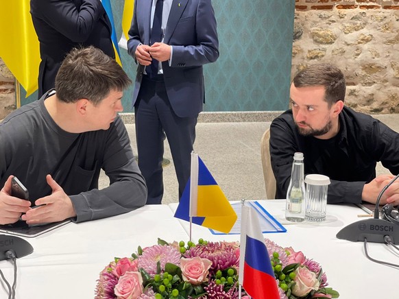 epa09857311 A handout photo made available by the Ukrainian Presidential Press Service shows Deputy Head of the Office of the President of Ukraine Kyrylo Tymoshenko (R) and Ukraine&#039;s presidential ...