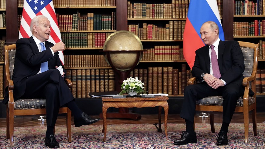 epa09276477 US President Joe Biden (L) and Russian President Vladimir Putin (R) talk during their meeting at the US - Russia summit at the Villa La Grange, in Geneva, Switzerland, 16 June 2021. US Pre ...