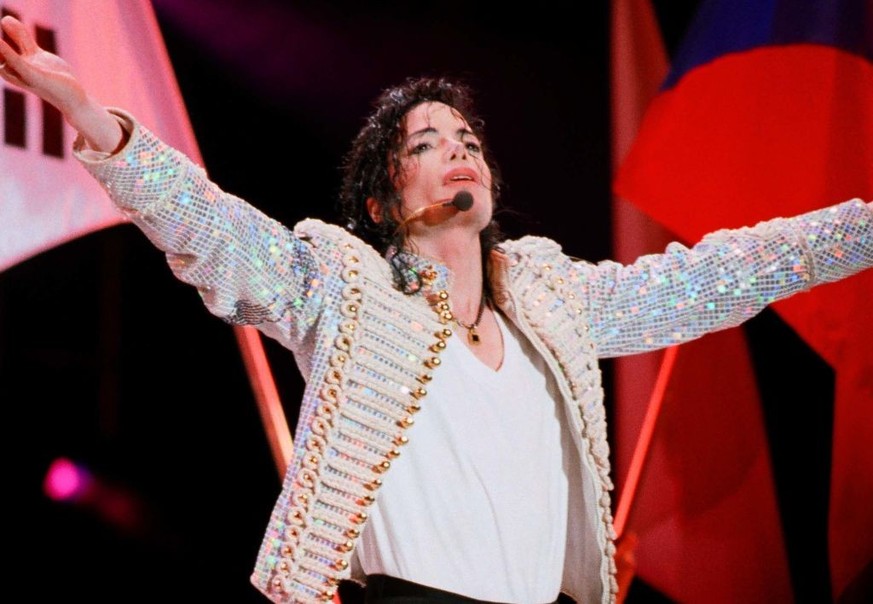 SHEFFIELD, UNITED KINGDOM - JULY 9: Michael Jackson performs on stage on his HIStory tour at the Don Valley Stadium on July 9th 1997 in Sheffield, United Kingdom. (Photo by Pete Still/Redferns)