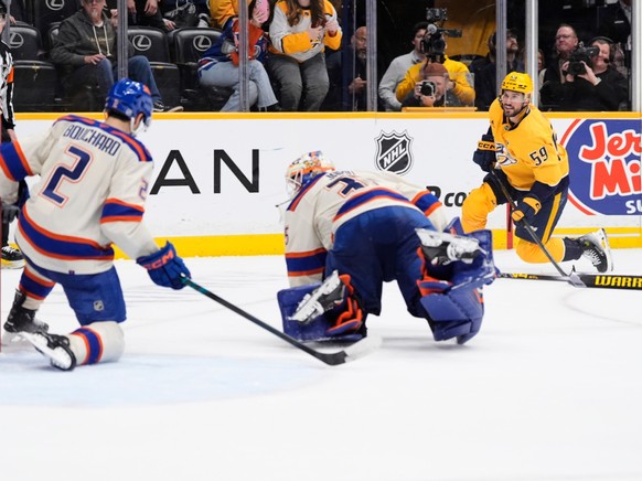 Le Suisse Roman Josi (à droite) a inscrit le but de la victoire face aux Nashville Predators.
