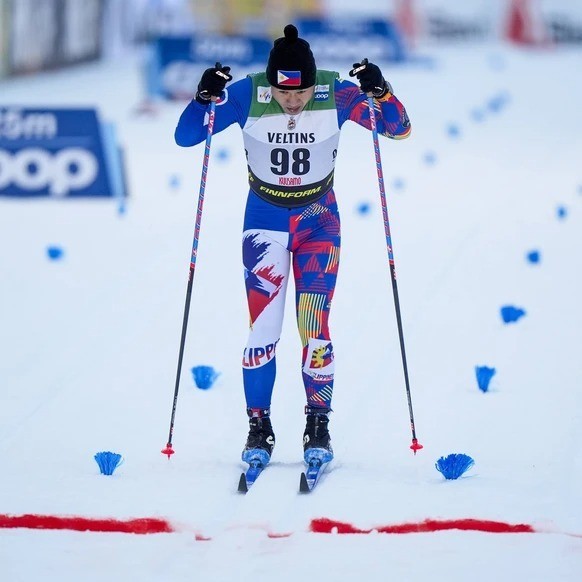 Edward Limbaga n'est pas encore très stable sur ses skis.