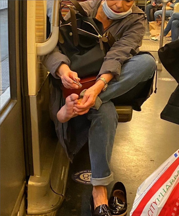 Gens dans le metro: Lustige und absurde Bilder aus dem Strassenbahn-Leben in Paris