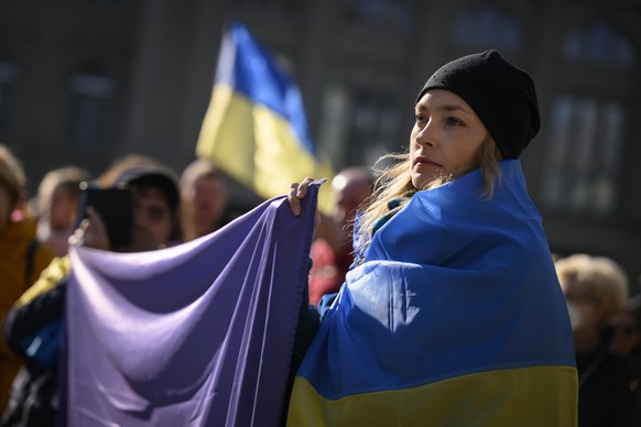 Protestors take part in a demonstration against the Russian invasion of Ukraine, on the Bundesplatz (literally: the &quot;Federal Square&quot;), in Bern, Switzerland, on Saturday, March 5, 2022. (KEYS ...