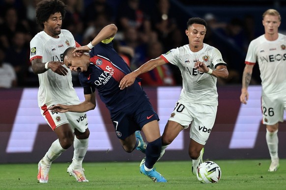 epa10863123 Paris Saint Germain&#039;s Kylian Mbappe (C) in action against Nice&#039;s Sofiane Diop (R) during the French Ligue 1 soccer match between Paris Saint-Germain and OGC Nice in Paris, France ...