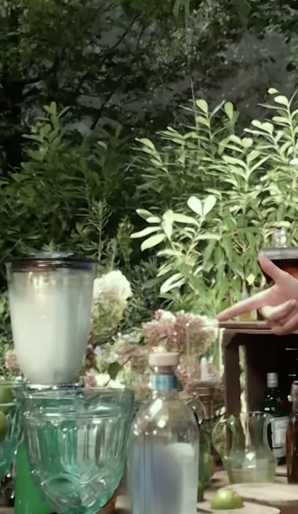 Sandra Bullock a inauguré son compte Instagram avec une Margarita magique.