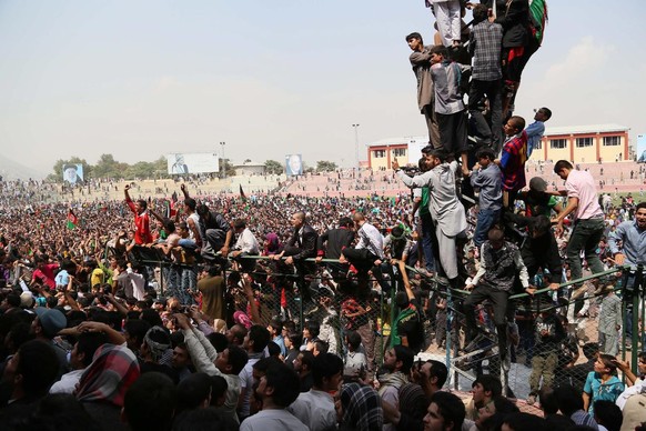 La foule en délire à Kaboul en 2013 après le sacre de l'équipe nationale lors de la South Asian Football Federation Championship (Saff).