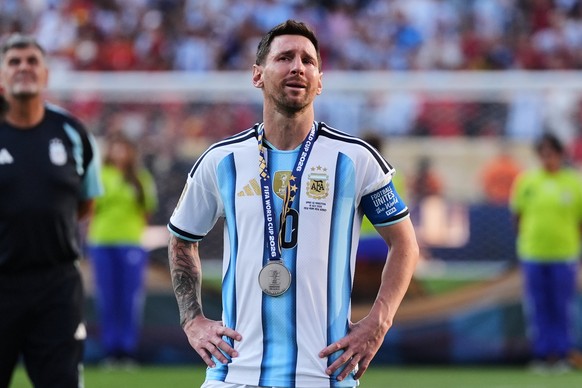 Argentina's Lionel Messi (10) cries at the end of the World Cup final soccer match between Spain and Argentina in East Rutherford, N.J., near New York, Sunday, July 19, 2026. (AP Photo/Stephanie  ...
