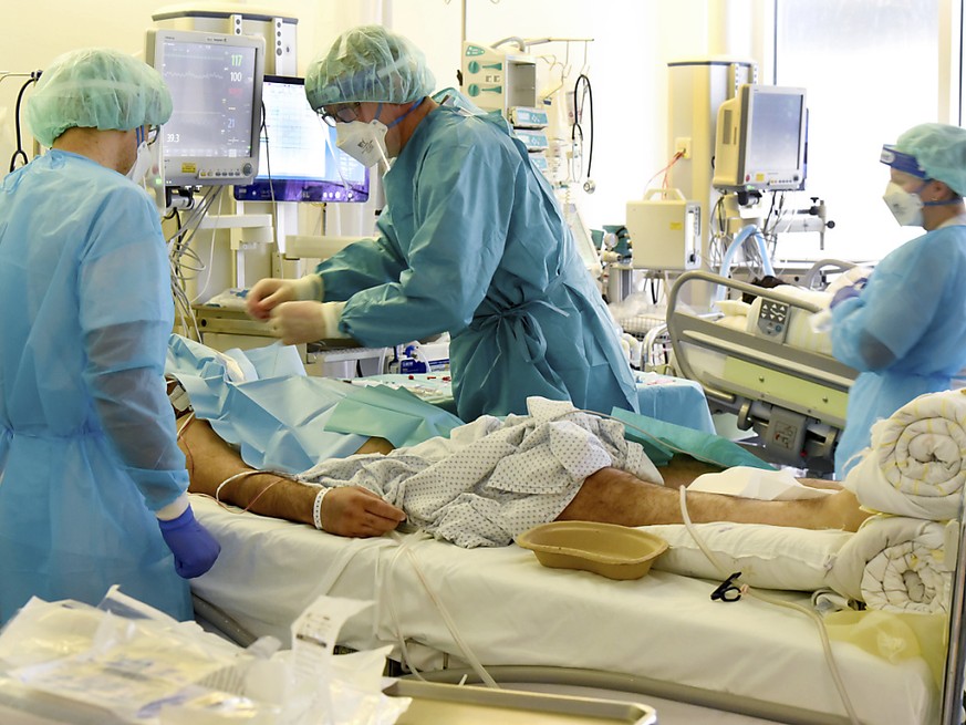Les hôpitaux dans certaines régions allemandes font déjà face à une «surcharge aiguë» qui rend nécessaires des transferts de patients, selon le président de la fédération allemande de la médecine interne.