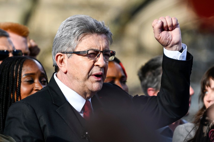 Elections législatives: Mélenchon gifle Macron, Zemmour boit la tasse