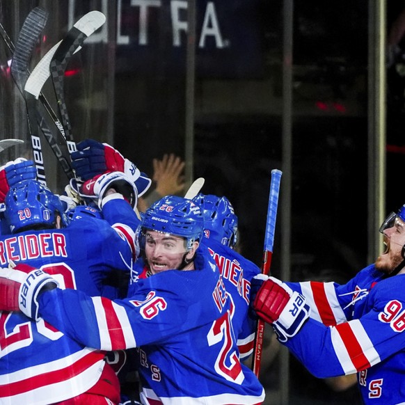 La joie des Rangers après le but victorieux de Trocheck