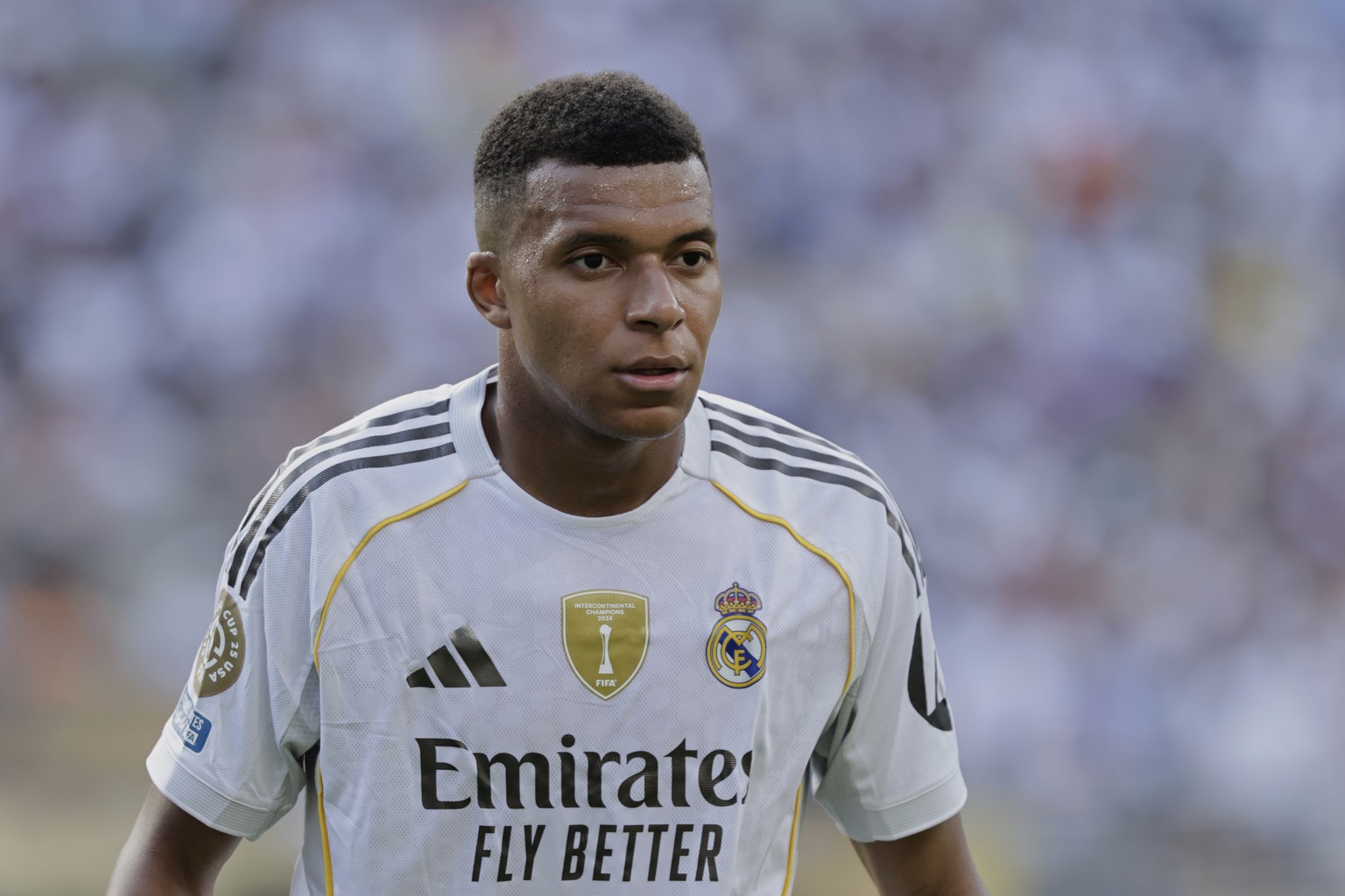 Real Madrid&#039;s Kylian Mbappe looks on during the Club World Cup semifinal soccer match between PSG and Real Madrid in East Rutherford, N.J., Wednesday, July 9, 2025. (AP Photo/Adam Hunger)
CWC PSG ...
