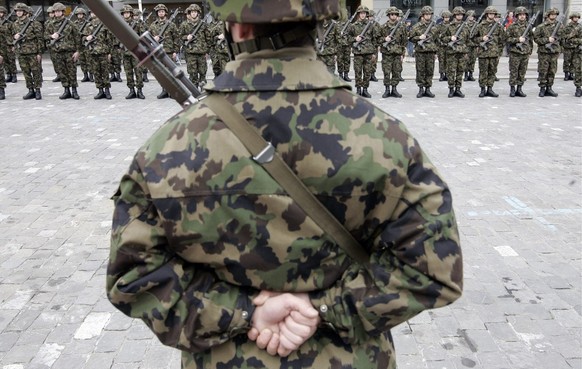 Das Schweizerische Militaer bereitet sich auf den Besuch des Schweizerischen Bundesrats Samuel Schmid und des Franzoesischen Verteidigungsministers Herve Morin vor, am Donnerstag, 28. Februar 2008 in ...