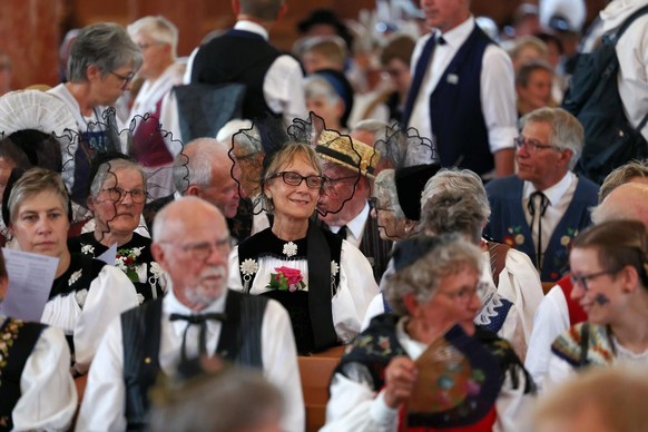 ZUERICH, 28JUN24 - Die Delegierten der Schweizerischen Trachtenvereinigung (STV) halten in der Kirche St. Peter ihre Delegiertenversammlung ab.

swiss-image.ch/Bild Arnd Wiegmann