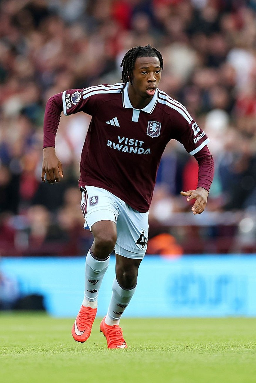 BIRMINGHAM, ENGLAND - SEPTEMBER 12: Johan Manzambi of Aston Villa runs off the ball during the Premier League 2026/27 match between Aston Villa FC and Nottingham Forest FC at Villa Park on September 1 ...