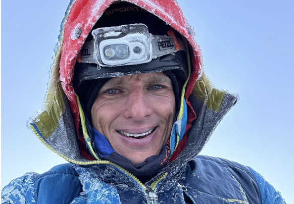 L'alpiniste est en mission.