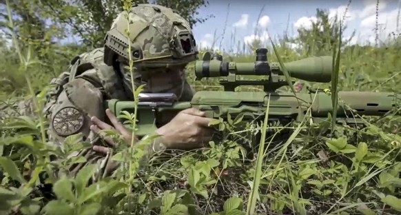 Un soldat russe en Ukraine. Photo de propagande publiée par le service de presse du ministère russe de la Défense le 23 juillet 2022.