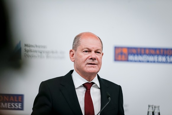 epa10059569 German Chancellor Olaf Scholz speaks during a press conference after the Munich High-Level Economic Talks in Munich, Germany, 08 July 2022. The talks are a high level conference with repre ...