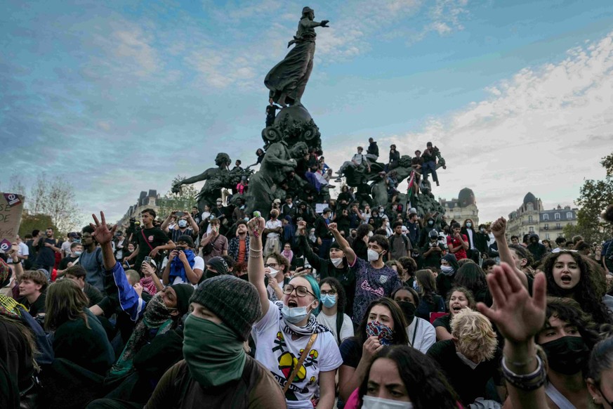 La colère de lycéens n'a pas désenflé mardi. Ici sur la place de la République, à Paris.