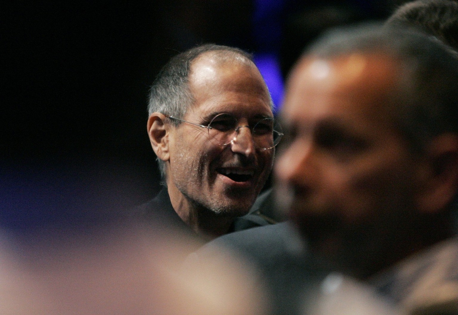 Steve Jobs en mars 2011, lors d'une conférence. Avant sa mort, il a désigné un successeur compétent et a ainsi donné à l'entreprise une nouvelle orientation stratégique.