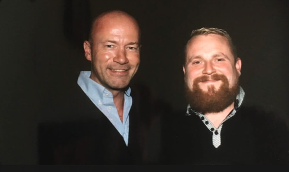 Graeme Davison (à droite) avec l'ex-attaquant mythique de Newcastle, Alan Shearer, dont il a aussi la signature tatouée.