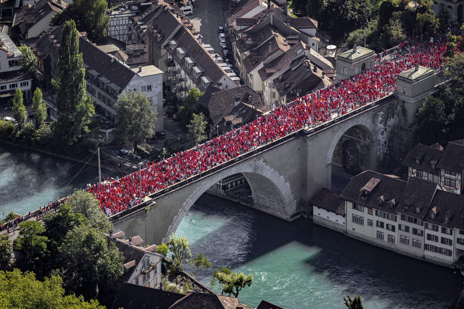 epa12245771 An aerial view of supporters of Switzerland participating in the fan walk ahead of the UEFA Women&#039;s EURO 2025 quaterfinal soccer match between Spain and Switzerland in Bern, Switzerla ...