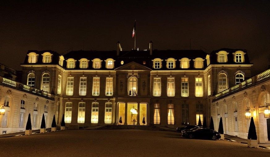 epa09037552 The Elysee Palace enlighted prior the press conference of French President Emmanuel Macron after a European Council summit held over video-conference, at the Elysee Palace in Paris, France ...