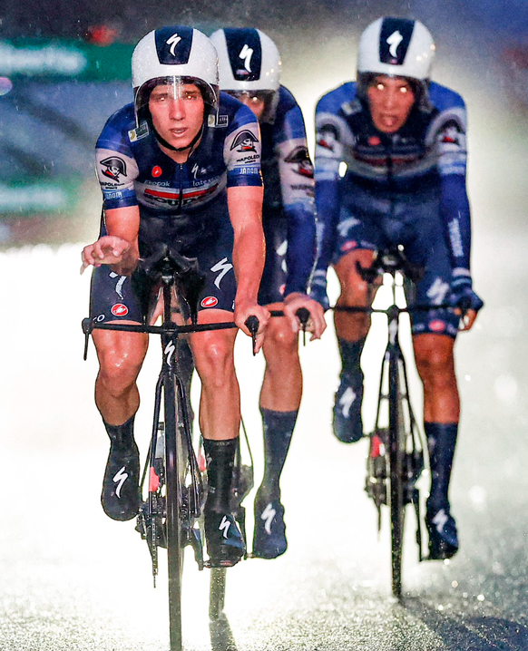 Remco Evenepoel s&#039;est arraché sous la pluie et dans la pénombre catalane.