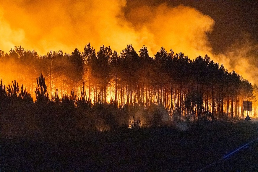 epa13131518 A handout photo made available by the French Landes Prefecture shows a forest burning in Biscarrosse, southern France, 25 July 2026. According to French Interior Minister Nunez, the countr ...