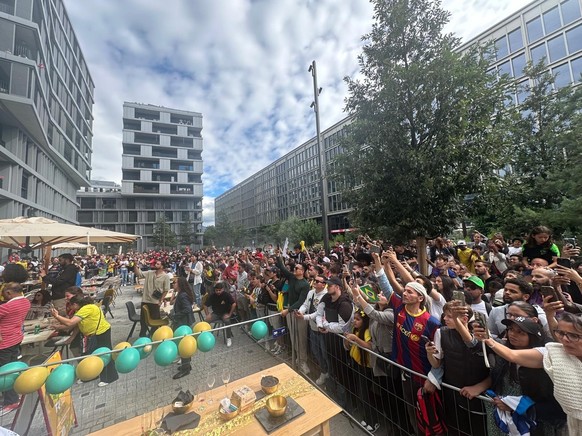 Des centaines de milliers fans trépignaient dimanche après-midi dans l&#039;attendre de Ronaldinho.