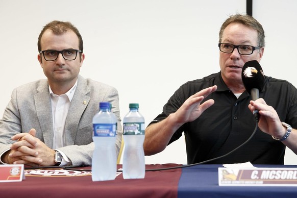 Alain Bonnet, actuel président du HC Sierre (à gauche) avec Chris McSorley quand celui-ci avait encore ses fonctions à Genève-Servette et lançait un partenariat avec le club valaisan (2018).
