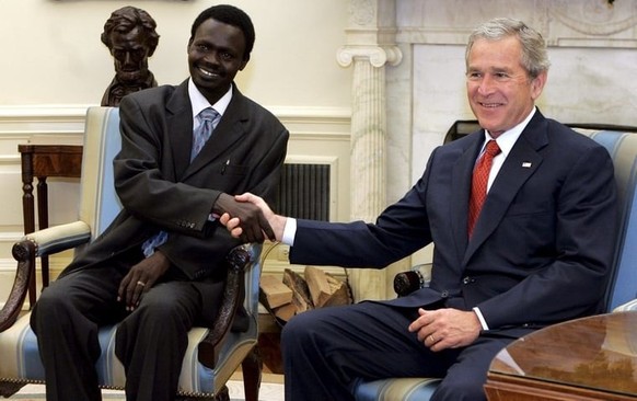 Il y a 20 ans, Mini Arko Minawi, alors encore chef rebelle, rencontrait George W. Bush au Soudan, après la signature d’un accord de paix.