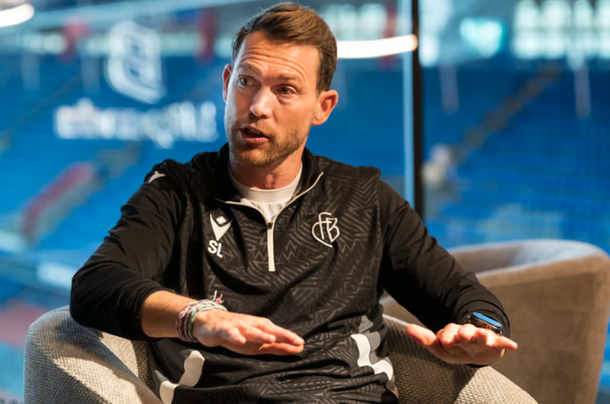 Après une superbe carrière de latéral droit, Stephan Lichtsteiner est désormais l'entraîneur du FC Bâle.