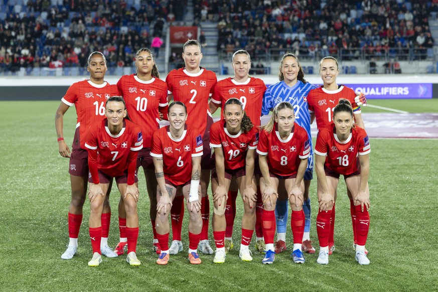 Switzerland's players pose prior to the FIFA 2027 Women's World Cup League B - Group B2 qualifying soccer match between Switzerland and Northern Ireland, at the stade de la Tuiliere stadium  ...