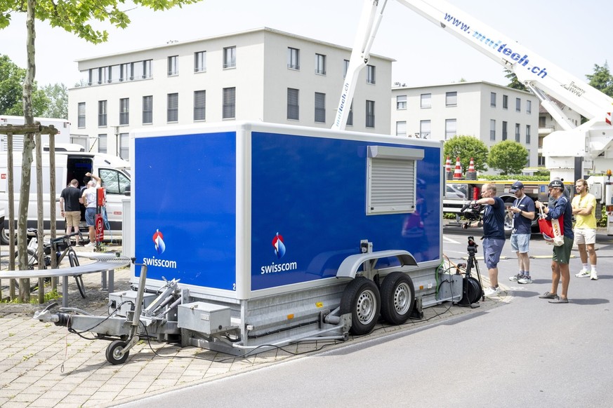La fameuse cabine, dans laquelle il y a le centre de contrôle du Tour de Suisse.