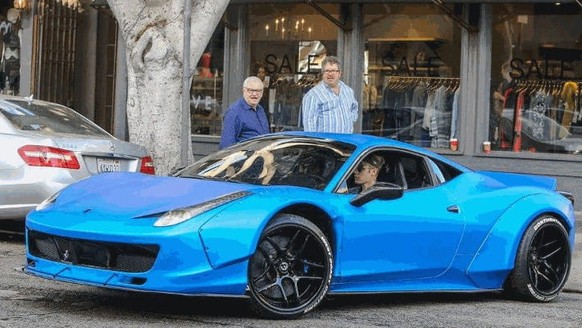 Son pire sacrilège a été de toucher au logo du Cheval Cabré.