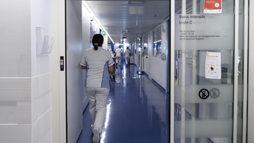 The entrance of the intensive care unit of the hospital &quot;Hopital cantonal fribourgeois (HFR)&quot; during the 5th wave of coronavirus disease (COVID-19) outbreak, in Fribourg, Switzerland, on Mon ...