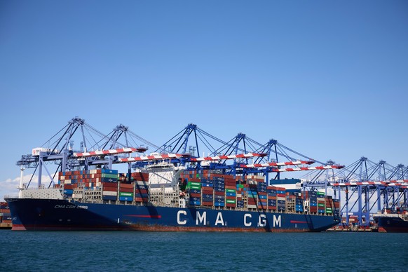epa12006377 Ships unload cargo containers at the Port of Los Angeles in Los Angeles, California, USA, 02 April 2025. US President Donald Trump announced new tariffs on all US trading partners as Trump ...