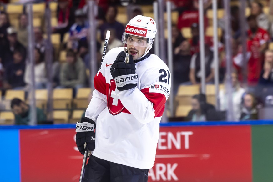 Switzerland&#039;s forward Kevin Fiala reacts, during the IIHF 2025 World Championship preliminary round group B game between USA and Switzerland, at the Jyske Bank Boxen, in Herning, Denmark, Monday, ...