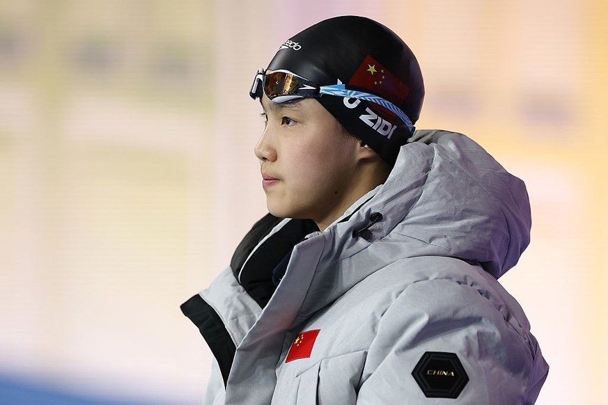 SINGAPORE, SINGAPORE - JULY 27: Yu Zidi of Team China prepares to compete in the Women&#039;s 200m Individual Medley Semifinal on day 17 of the Singapore 2025 World Aquatics Championships at World Aqu ...