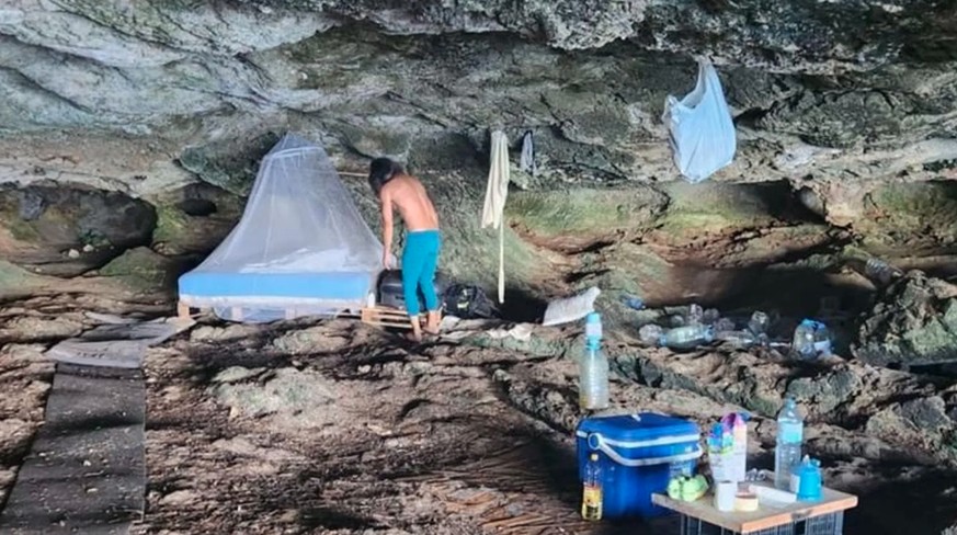 Après 12 ans il est viré de la grotte, où il a vécu