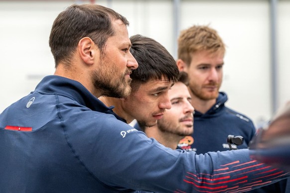 Nico Stahlberg, Franco Noti, Maxime Bachelin et Barnabé Delarze se préparent pour la Coupe de l'America.