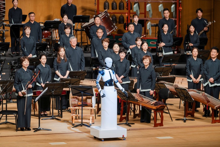 L'androïde EveR 6 s'apprête à diriger l’Orchestre national de Corée du Sud.