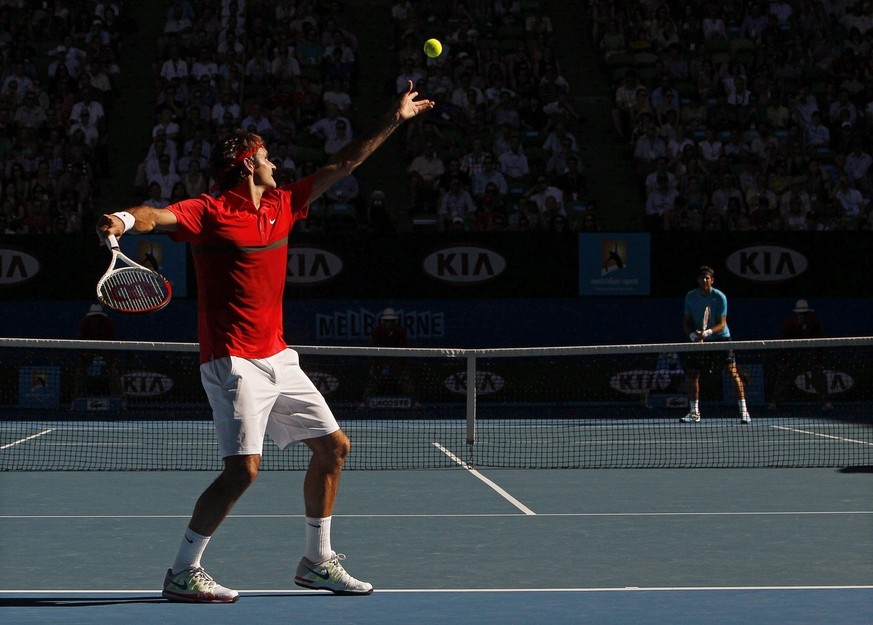 Roger Federer of Switzerland serves the ball to Juan Martin Del Potro (R) of Argentina during their men&#039;s quarter final match at the Australian Open Grand Slam tennis tournament in Melbourne, Aus ...