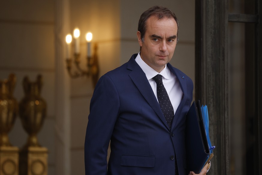 epa13202104 French Prime Minister Sebastien Lecornu leaves the Elysee Palace following the Cabinet meeting in Paris, France, 31 August 2026. EPA/YOAN VALAT