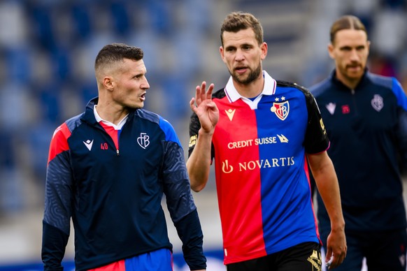 Deception du milieu balois Taulant Xhaka, gauche, et du milieu balois Fabian Frei, droite, lors de la rencontre du championnat de football de Super League entre le FC Lausanne-Sport et le FC Basel 189 ...