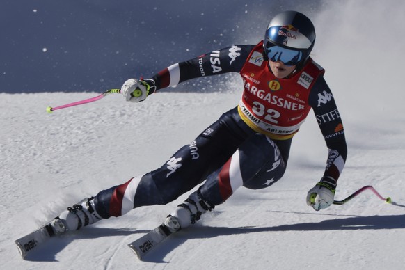 United States Lindsey Vonn speeds down the course during an alpine ski, women&#039;s World Cup downhill race, in St. Anton, Austria, Saturday, Jan. 11, 2025. (AP Photo/Marco Trovati)