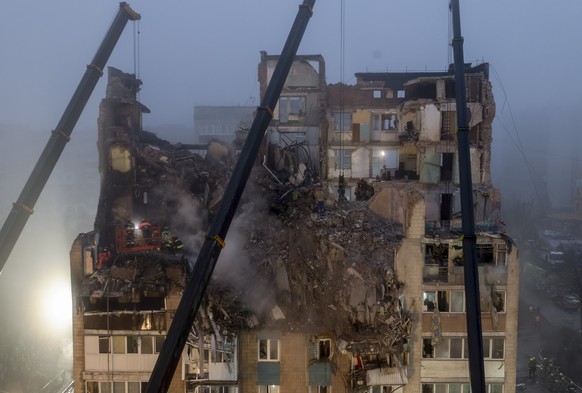 Un immeuble résidentiel endommagé suite à une frappe russe à Ternopil, novembre 2025.